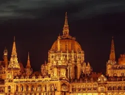 "The Murder by the Parliament: An Interactive Murder Mystery Hunt in Budapest"